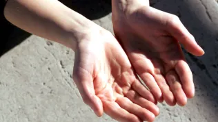 Mit leeren Händen (Foto: Kirchenweb Bilder) Mit leeren Händen (Foto: Kirchenweb Bilder)